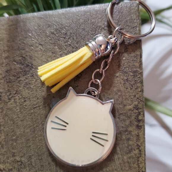 Yellow Cat Face Silhouette Keychain - Picture 1 of 7